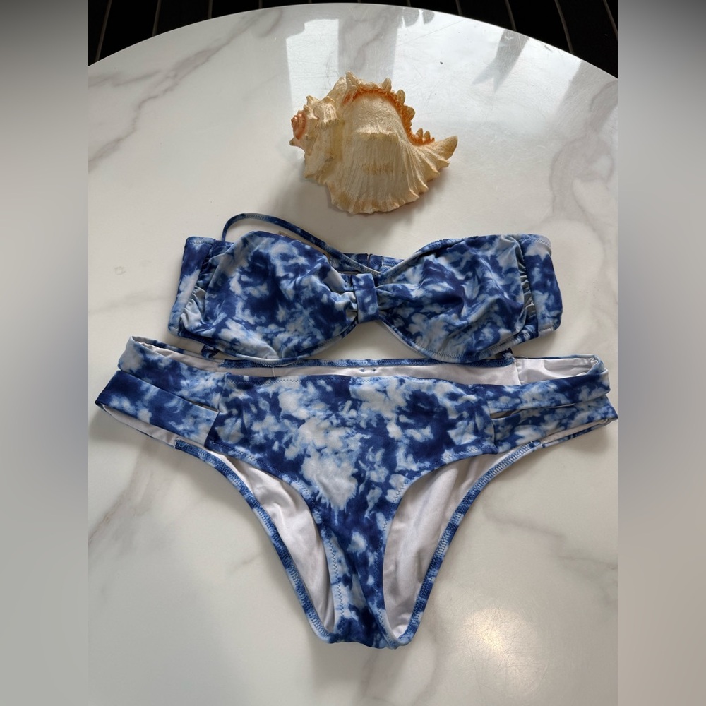PINK Victoria's Secret Blue Tie-Dye Bikini Top
